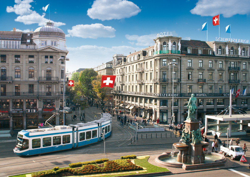 Postkarte · Zuerich · Paradeplatz · Schweizerhof Tram Brunnen